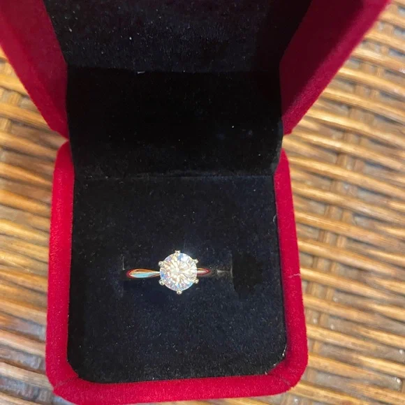 1 CT Moissanite Solitaire Size 6 - Picture 4 of 8